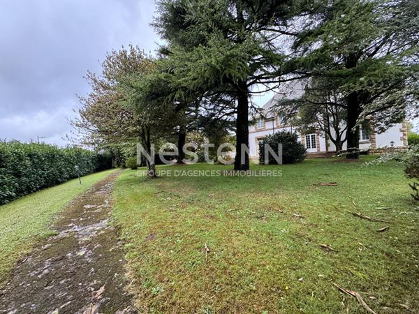 À Vendre - Superbe maison familiale de 260 m² avec parc arboré de 2870 m² et piscine