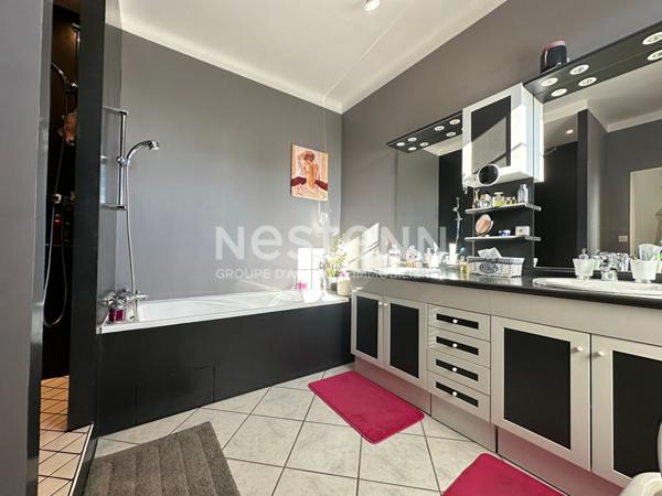 À Vendre - Superbe maison familiale de 260 m² avec parc arboré de 2870 m² et piscine