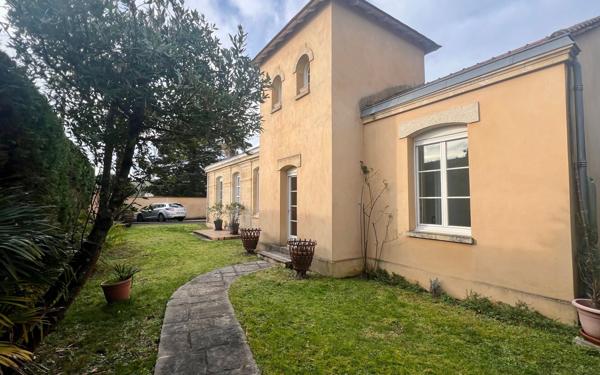 Maison à vendre    7 pièces • 222 m2 Ambarès-et-Lagrave