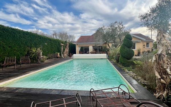 Maison à vendre    7 pièces • 222 m2 Ambarès-et-Lagrave