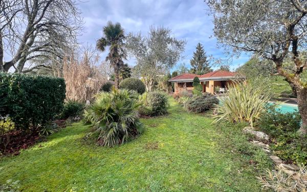 Maison à vendre    7 pièces • 222 m2 Ambarès-et-Lagrave