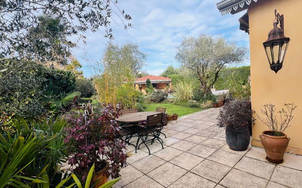 Maison à vendre    7 pièces • 222 m2 Ambarès-et-Lagrave