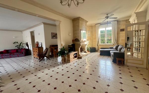 Maison à vendre    7 pièces • 222 m2 Ambarès-et-Lagrave