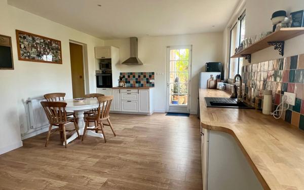 Maison à vendre    7 pièces • 222 m2 Ambarès-et-Lagrave