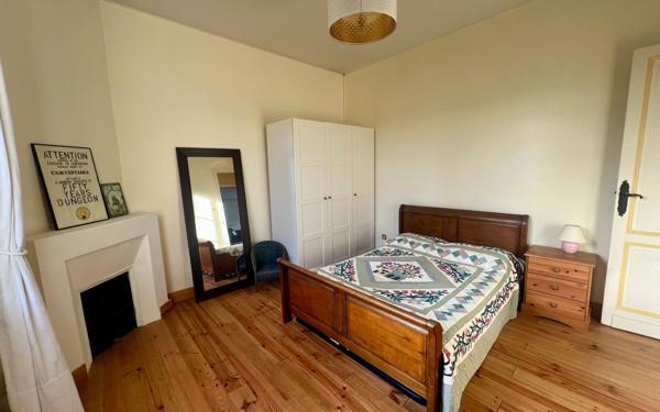 Maison à vendre    7 pièces • 222 m2 Ambarès-et-Lagrave