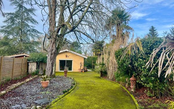 Maison à vendre    7 pièces • 222 m2 Ambarès-et-Lagrave