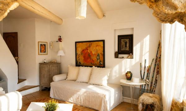 ? Coup de cœur pour les amoureux de la nature !  Charmante maison de village de 53 m² avec 50 m² d'atelier à aménager selon vos envies. Un lieu authentique, plein de charme et de potentiel. À découvrir sans tarder !