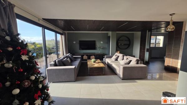 Maison d'exception de 189m², individuelle, habitable de plain pied, grand garage, terrasse, jardin