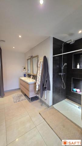 Maison d'exception de 189m², individuelle, habitable de plain pied, grand garage, terrasse, jardin