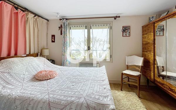 Maison à vendre    5 pièces •  Saint-Pantaléon-de-Larche