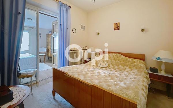 Maison à vendre    5 pièces •  Saint-Pantaléon-de-Larche