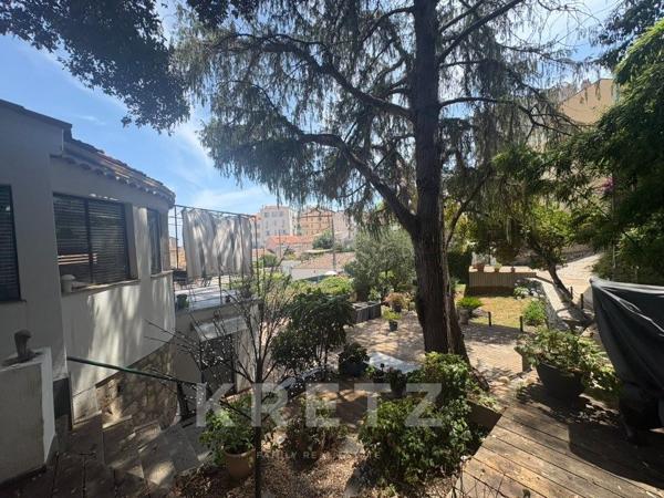 L'Oasis Cachée : Une propriété atypique aux portes du Palais