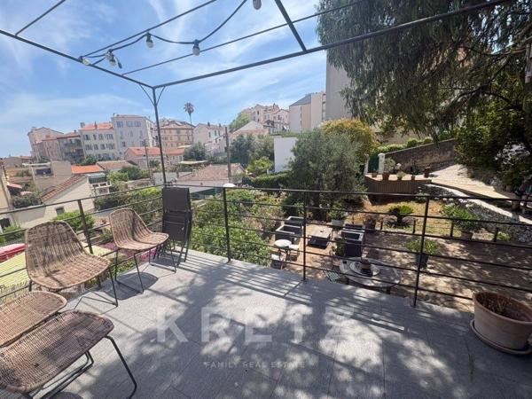 L'Oasis Cachée : Une propriété atypique aux portes du Palais