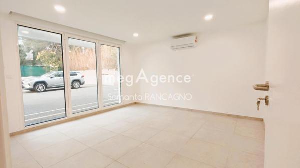 Local Commercial à FREJUS, 83600 - 4 pièces 80m²