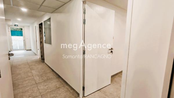 Local Commercial à FREJUS, 83600 - 4 pièces 80m²