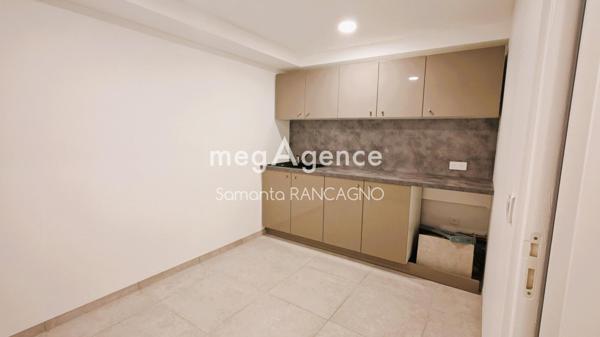 Local Commercial à FREJUS, 83600 - 4 pièces 80m²