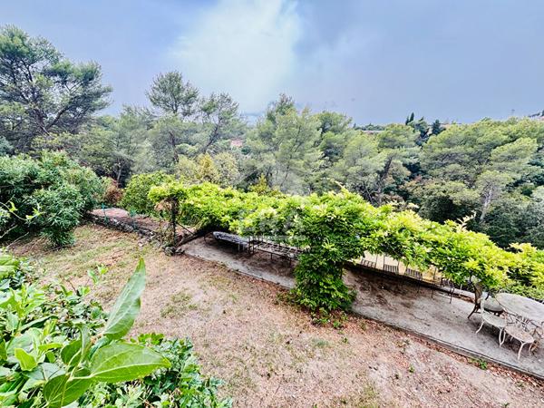 Rez de villa 3 pièces avec terrasse et grand jardin