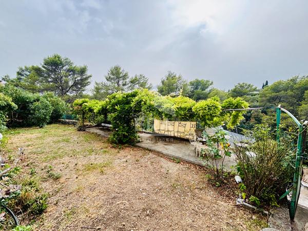 Rez de villa 3 pièces avec terrasse et grand jardin