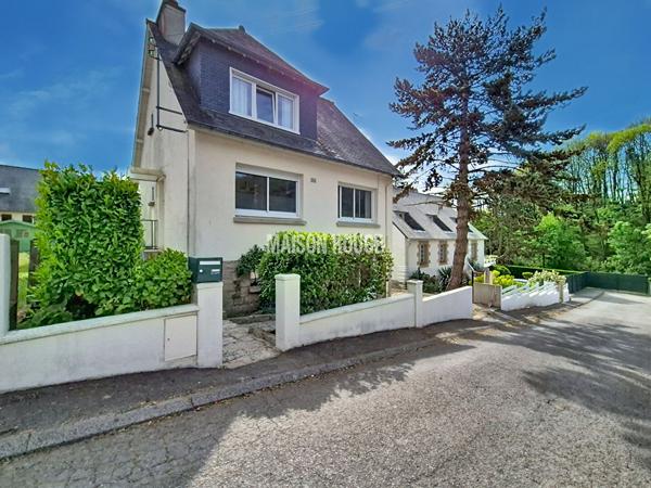 Maison rénovée 4 chambres avec sous-sol et jardin - Quartier calme proche du centre-ville de DINAN