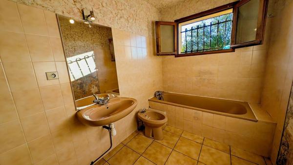 EN EXCLUSIVITE MAISON PLAIN-PIED A RENOVER 106 m² - 4 Chambres Saint-Christoly-de-Blaye (33920)