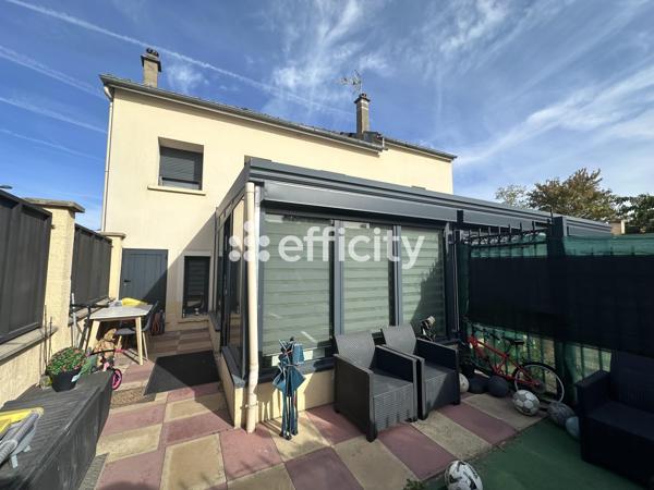 Maison
         5 pièces
        - 120 m² Exclusivité 350 000 € *