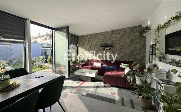Maison
         5 pièces
        - 120 m² Exclusivité 350 000 € *