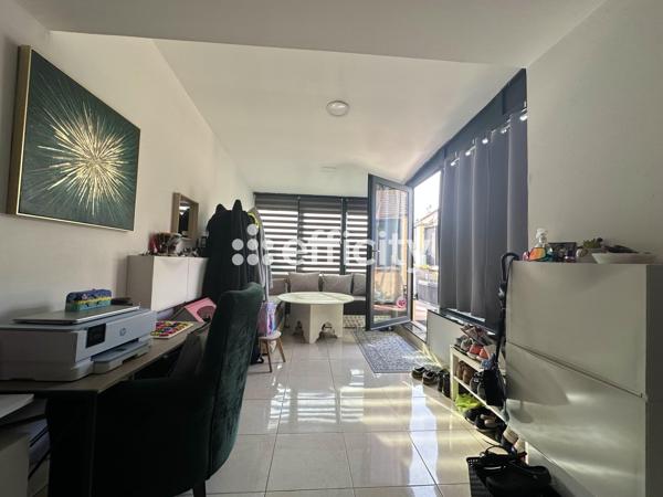 Maison
         5 pièces
        - 120 m² Exclusivité 350 000 € *