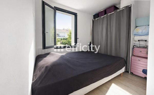Maison
         5 pièces
        - 120 m² Exclusivité 350 000 € *