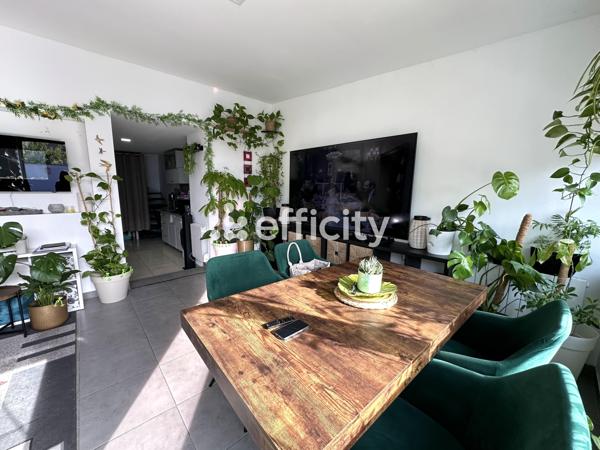 Maison
         5 pièces
        - 120 m² Exclusivité 350 000 € *