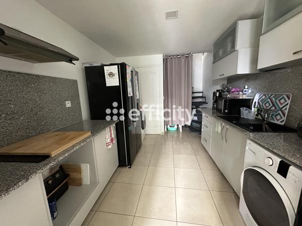 Maison
         5 pièces
        - 120 m² Exclusivité 350 000 € *