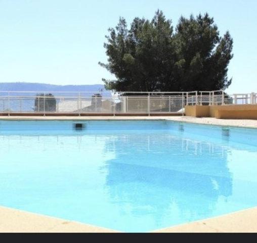 Beau studio avec vue mer et le cap Canaille