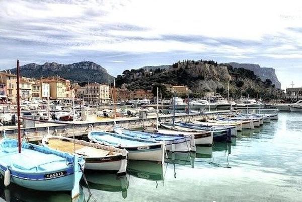Beau studio avec vue mer et le cap Canaille