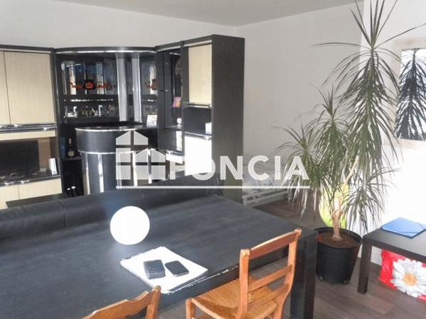 Location Studio 43 m² - 47 RUE HENRI DECHAUD Saint-etienne 42100