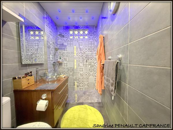 A VENDRE A KOUROU (97310) UNE RAVISSANTE MAISON INDIVIDUELLE T5 DE 91 m² - TERRAIN DE 425 m² - AU PRIX DE 307 000 €.