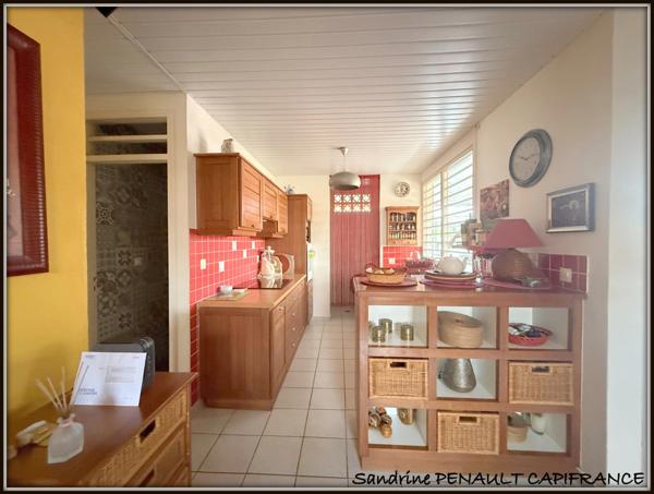 A VENDRE A KOUROU (97310) UNE RAVISSANTE MAISON INDIVIDUELLE T5 DE 91 m² - TERRAIN DE 425 m² - AU PRIX DE 307 000 €.