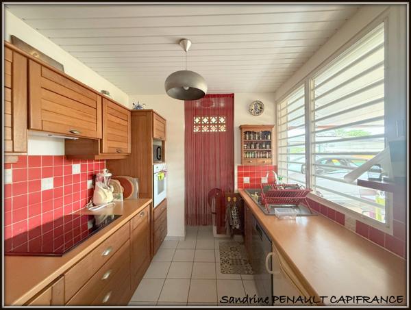 A VENDRE A KOUROU (97310) UNE RAVISSANTE MAISON INDIVIDUELLE T5 DE 91 m² - TERRAIN DE 425 m² - AU PRIX DE 307 000 €.