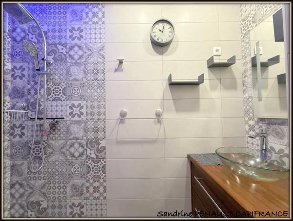 A VENDRE A KOUROU (97310) UNE RAVISSANTE MAISON INDIVIDUELLE T5 DE 91 m² - TERRAIN DE 425 m² - AU PRIX DE 307 000 €.