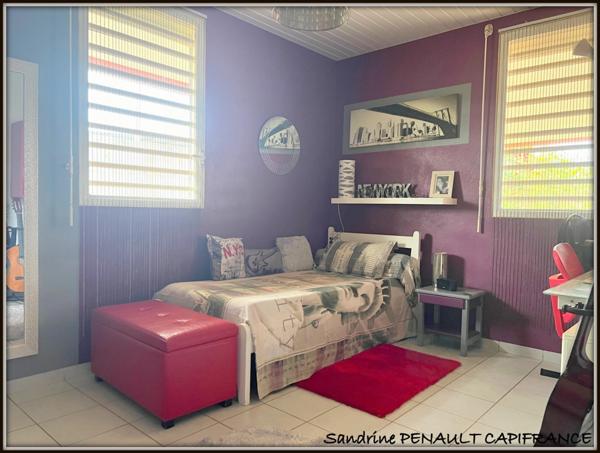 A VENDRE A KOUROU (97310) UNE RAVISSANTE MAISON INDIVIDUELLE T5 DE 91 m² - TERRAIN DE 425 m² - AU PRIX DE 307 000 €.