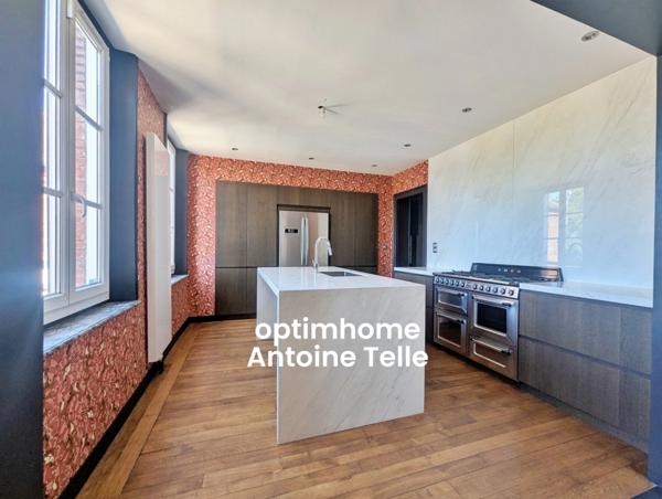 Le Cateau - Appartement en RdC avec garage, parking privatif, dépendance aménagée & jardin clos.