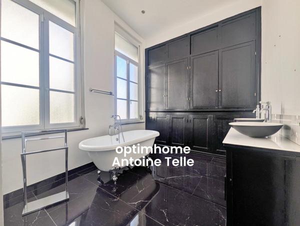 Le Cateau - Appartement en RdC avec garage, parking privatif, dépendance aménagée & jardin clos.