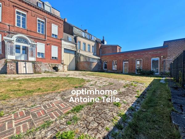 Le Cateau - Appartement en RdC avec garage, parking privatif, dépendance aménagée & jardin clos.