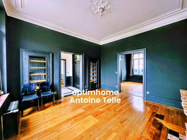 Le Cateau - Appartement en RdC avec garage, parking privatif, dépendance aménagée & jardin clos.