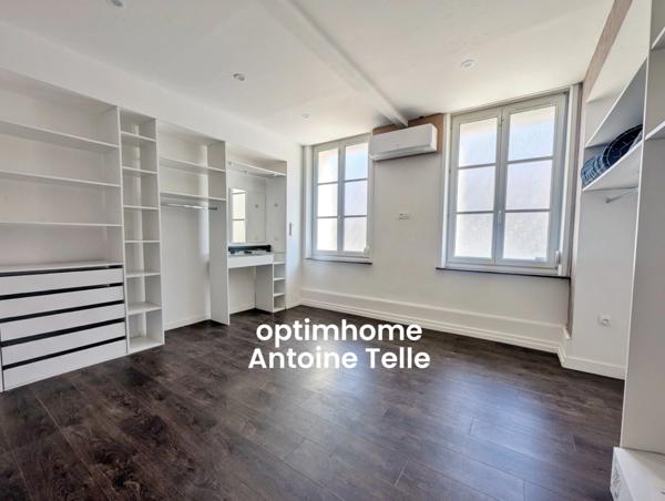 Le Cateau - Appartement en RdC avec garage, parking privatif, dépendance aménagée & jardin clos.