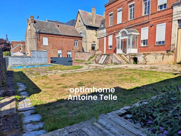 Le Cateau - Appartement en RdC avec garage, parking privatif, dépendance aménagée & jardin clos.