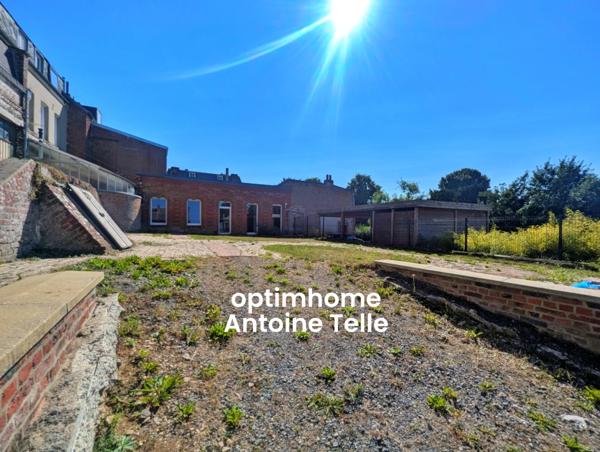 Le Cateau - Appartement en RdC avec garage, parking privatif, dépendance aménagée & jardin clos.