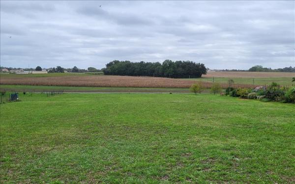 Terrain à vendre |  Saint-Germain-de-Lusignan |  1325 m²