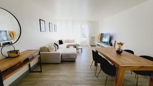 APPARTEMENT 2 CHAMBRES AVEC BALCON ET PLACE DE PARKING