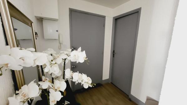 APPARTEMENT 2 CHAMBRES AVEC BALCON ET PLACE DE PARKING