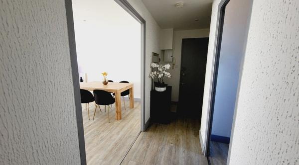 APPARTEMENT 2 CHAMBRES AVEC BALCON ET PLACE DE PARKING