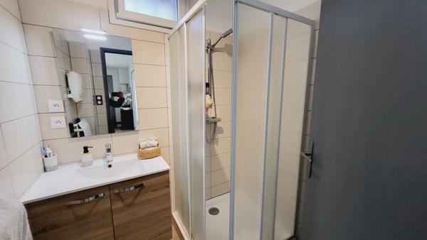 APPARTEMENT 2 CHAMBRES AVEC BALCON ET PLACE DE PARKING